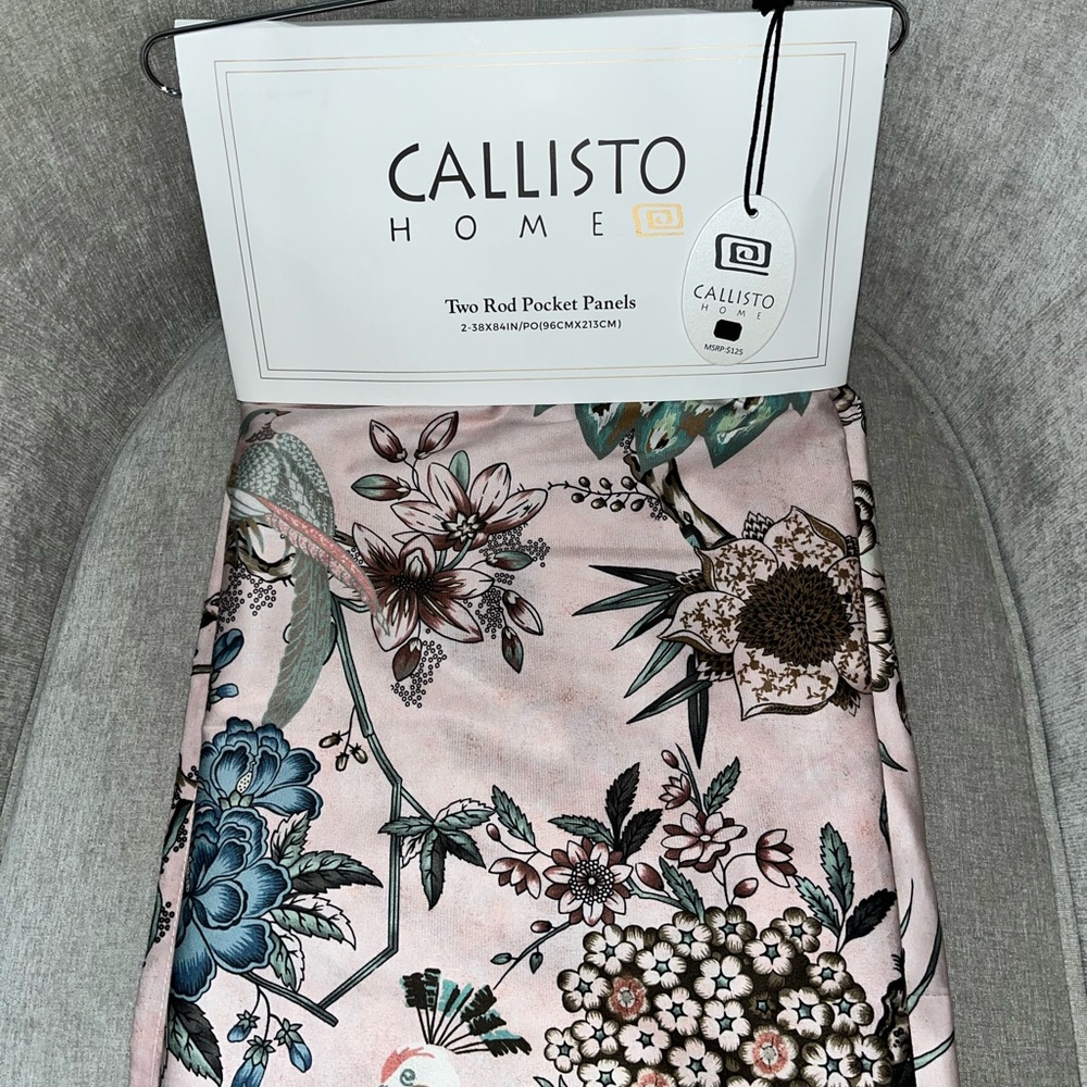 1-NWT CALLISTO HOME BLUSH PEACOCK FLORAL DESIGN CURTAINS 2 PANELS SIZE 38”x 84”